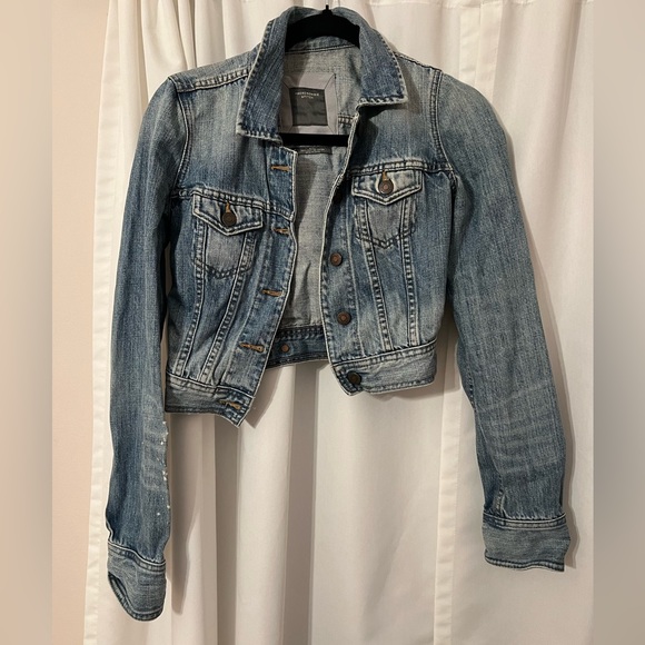Vintage Abercrombie and Fitch 2000’s denim jacket 🩵